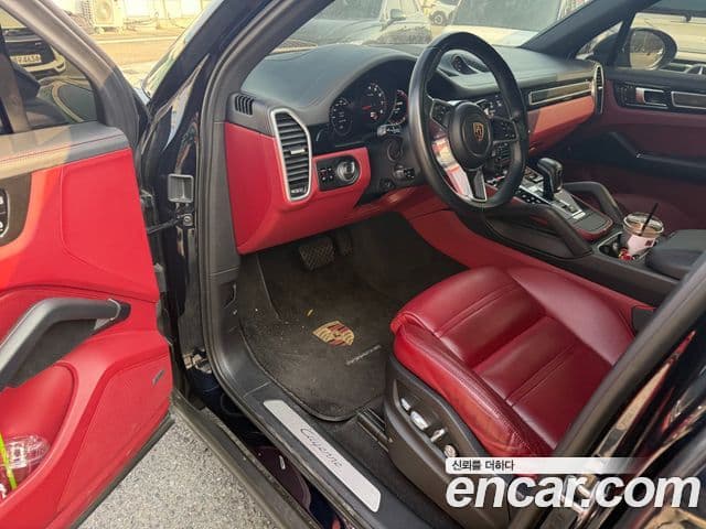 Porsche Cayenne (PO536), 2019 17