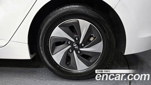 Hyundai Ioniq гибрид Plus, 2016 все фото