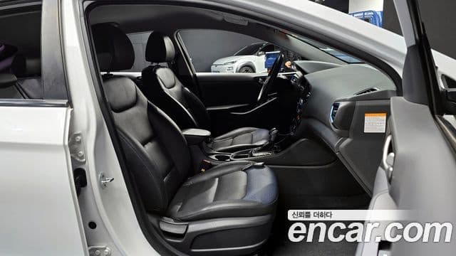 Hyundai Ioniq гибрид Plus, 2016 10