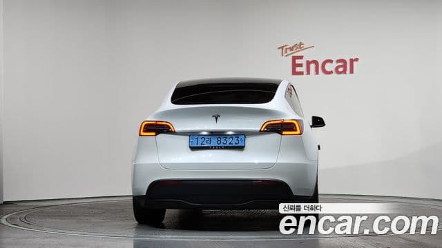 Tesla модель Y, 2024 4