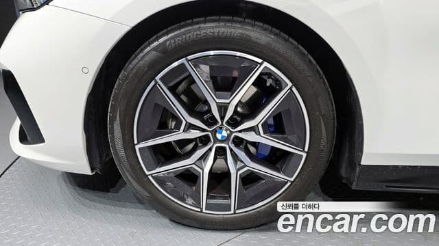 BMW 5시리즈 (G60) 520i M Sport, 2025 все фото