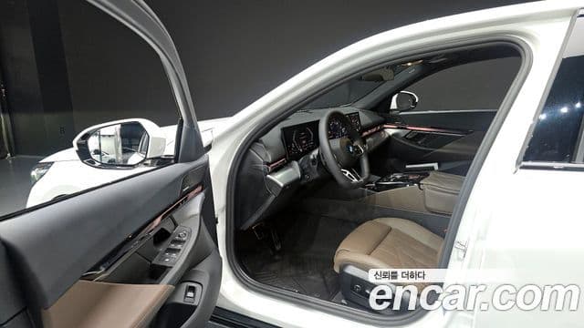 BMW 5시리즈 (G60) 520i M Sport, 2025 10
