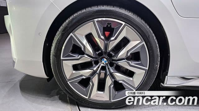 BMW 7시리즈 (G70) 750e xDrive M Sport, 2023 все фото