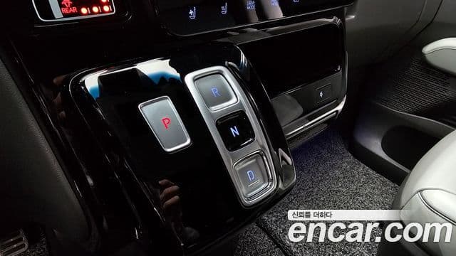 Hyundai Staria лимузин, 2023 9