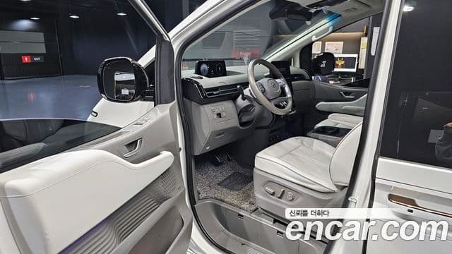 Hyundai Staria лимузин, 2023 11