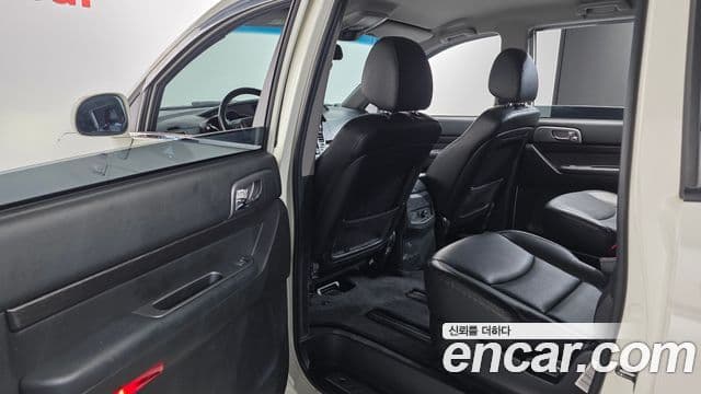 KG모빌리티(SsangYong) Korando 투리스모 4WD TX 9인승, 2019 17