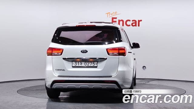 Kia All New Carnival Luxury, 2017 4