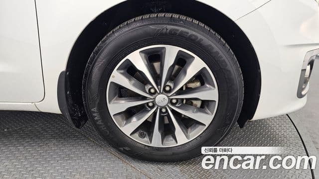 Kia All New Carnival Luxury, 2017 все фото