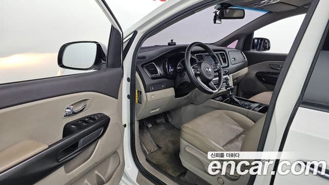 Kia All New Carnival Luxury, 2017 12