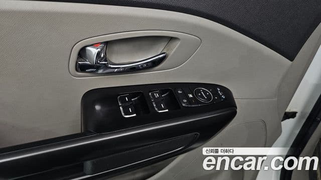 Kia All New Carnival Luxury, 2017 18