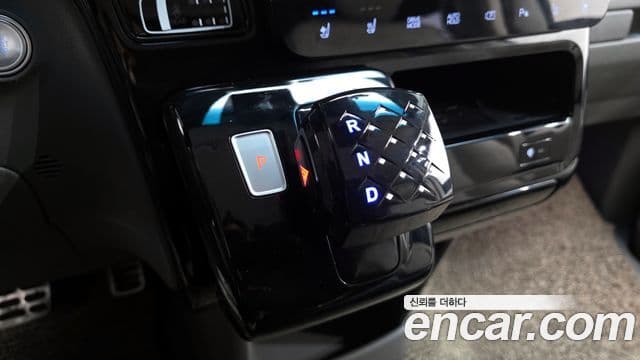 Hyundai Staria лимузин, 2023 9