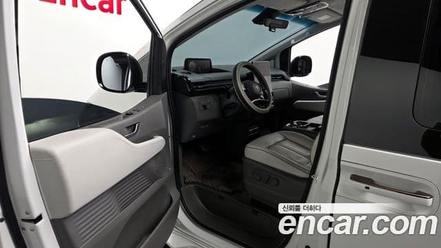 Hyundai Staria лимузин, 2023 10