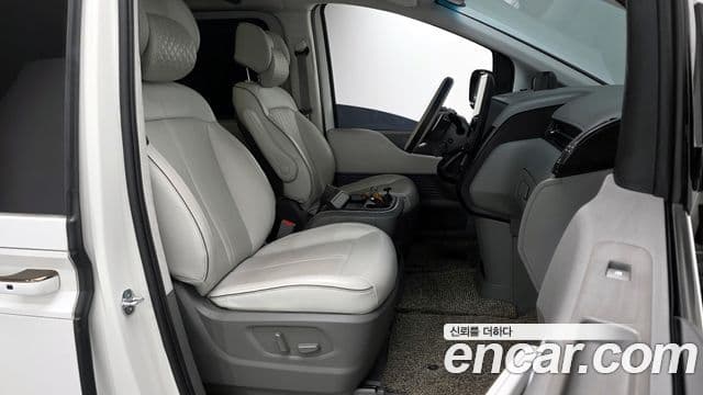 Hyundai Staria лимузин, 2023 11