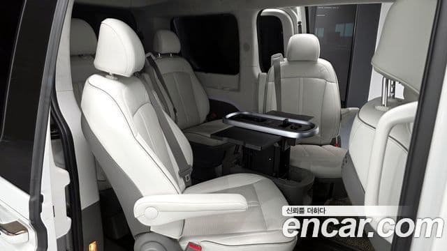 Hyundai Staria лимузин, 2023 12