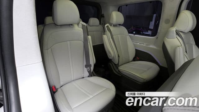 Hyundai Staria лимузин, 2023 13