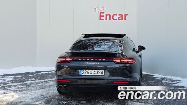 Porsche Panamera (971), 2018 4