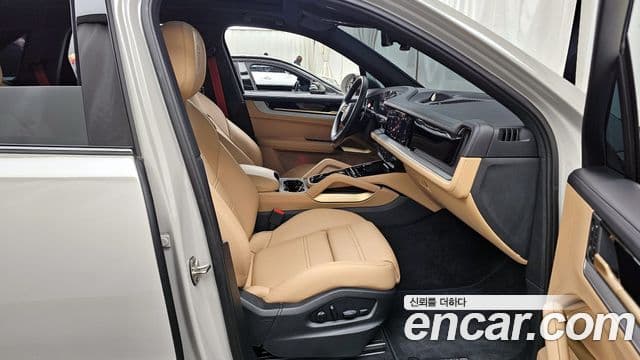 Porsche Cayenne (PO536) 3.0 E-гибрид, 2024 11