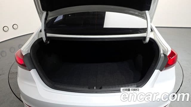 Hyundai Avante AD 1.6 GDI Value Plus, 2018 20