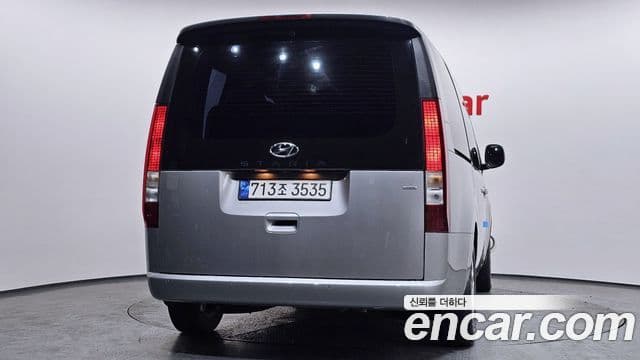 Hyundai Staria Modern, 2023 4