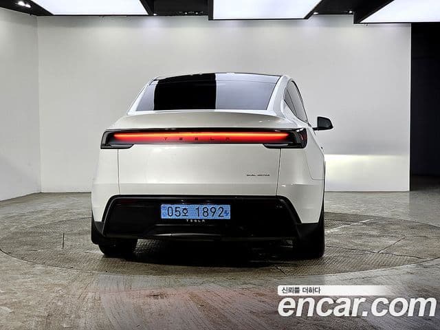 Tesla модель Y Long Range AWD, 2025 3