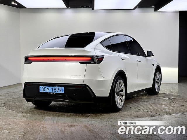 Tesla модель Y Long Range AWD, 2025 4