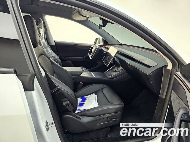 Tesla модель Y Long Range AWD, 2025 11