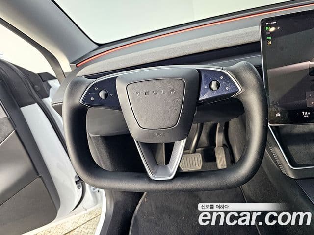 Tesla модель Y Long Range AWD, 2025 13