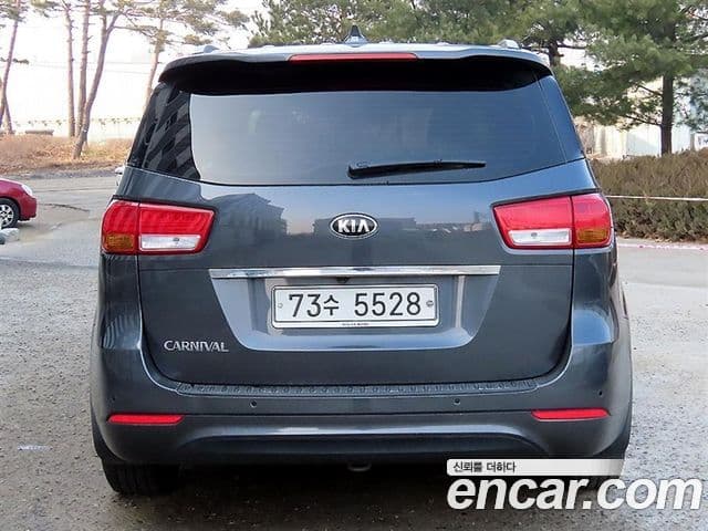 Kia All New Carnival Prestige, 2017 4