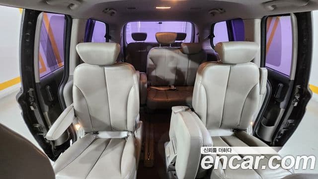 Kia Carnival R Premium, 2013 9