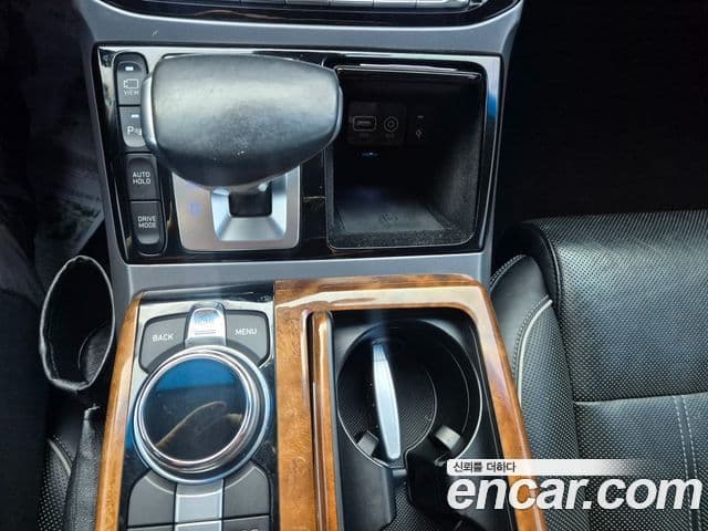 Genesis EQ900 Prestige, 2016 9