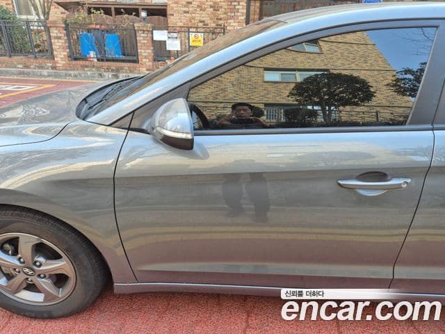 Hyundai Avante AD 1.6 GDI Smart, 2016 3