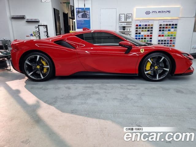 Ferrari SF90 스트라달레, 2021 17