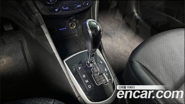 Hyundai Accent(новый кузов / новое поколение) 1.6 GDI top, 2012 9