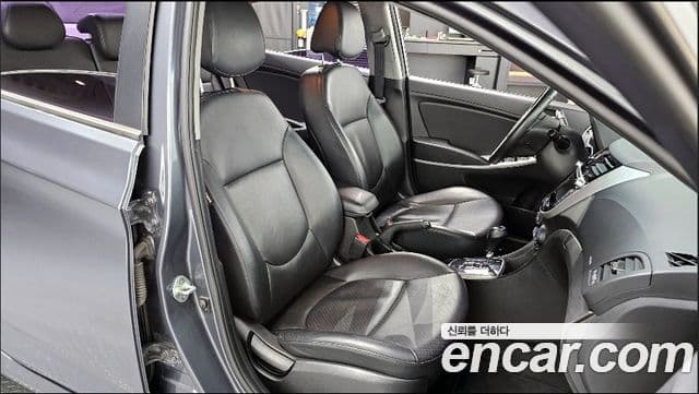 Hyundai Accent(новый кузов / новое поколение) 1.6 GDI top, 2012 10