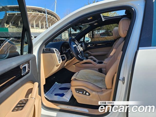 Porsche Cayenne (PO536), 2019 9