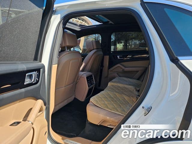 Porsche Cayenne (PO536), 2019 10