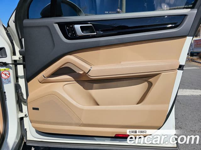 Porsche Cayenne (PO536), 2019 16