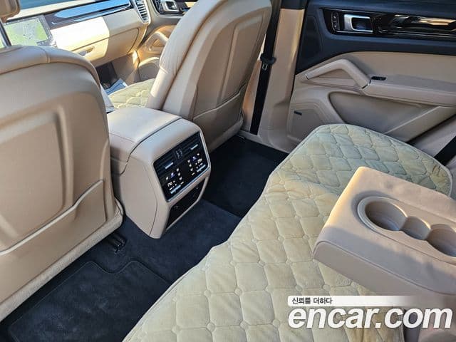 Porsche Cayenne (PO536), 2019 17