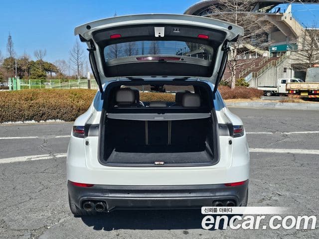 Porsche Cayenne (PO536), 2019 18