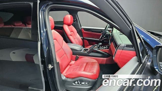 Porsche Cayenne (PO536) 3.0 E-гибрид, 2020 12