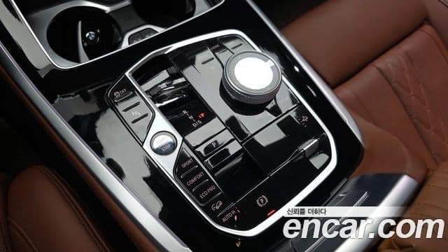 BMW X7 (G07) xDrive 40i M Sport 6인승, 2024 9