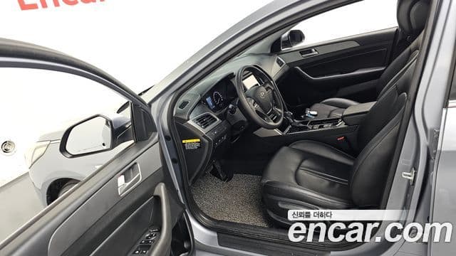 Hyundai LF Sonata Special, 2016 10