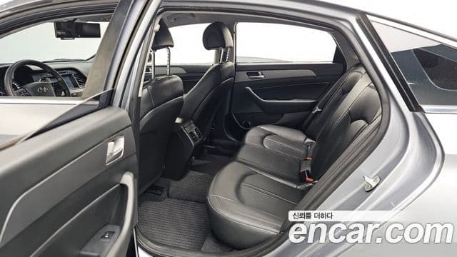 Hyundai LF Sonata Special, 2016 11