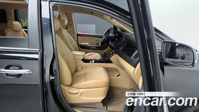 Kia All New Carnival Luxury, 2016 11