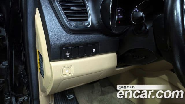 Kia All New Carnival Luxury, 2016 17