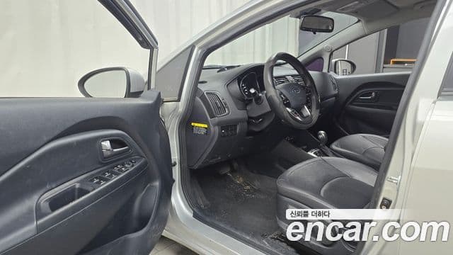 Kia All New Pride Luxury, 2012 10