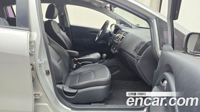Kia All New Pride Luxury, 2012 11