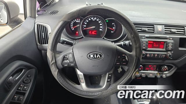 Kia All New Pride Luxury, 2012 13