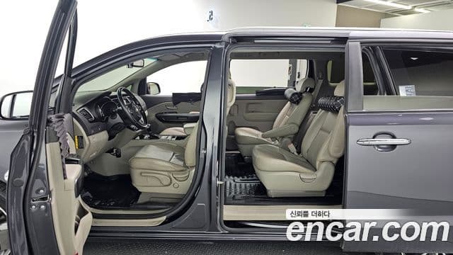 Kia All New Carnival Luxury, 2016 10