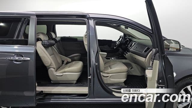 Kia All New Carnival Luxury, 2016 11